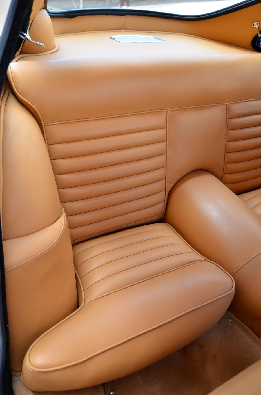  Lamborghini 400 GT 2+2 1967 года  (фото 6 из 13)